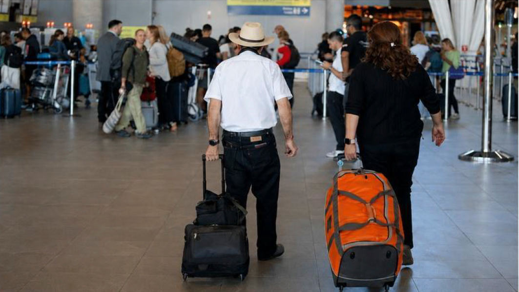 Lo barato cuesta caro: El debate por los cobros extra en las aerolíneas 'low cost'