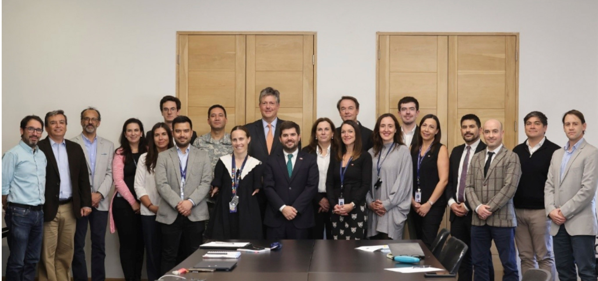 Reunión entre representantes de ACHILA y la Dirección de Aeropuertos del MOP.